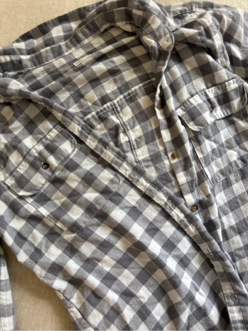 Hollister Women’s Grey and White Plaid Flannel - Picture 4 of 6